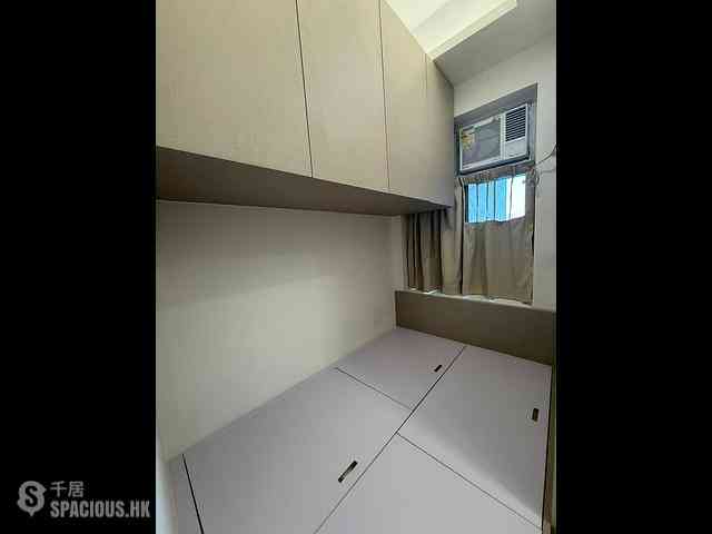 Sai Ying Pun - 203-205, Des Voeux Road West 04