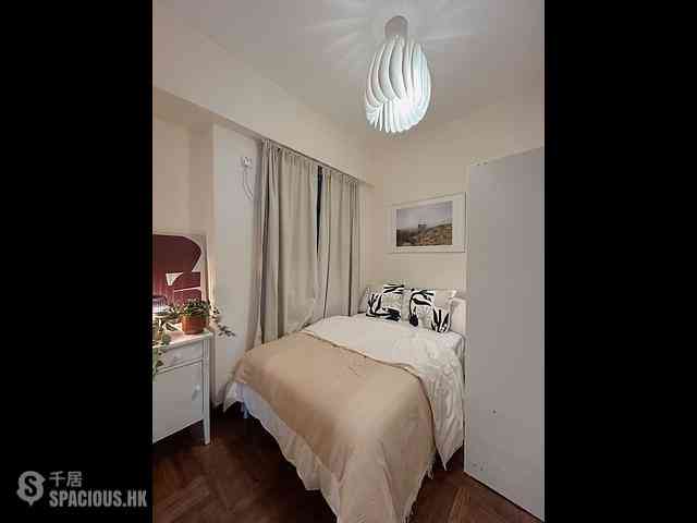 Sai Ying Pun - Siu On Building 01