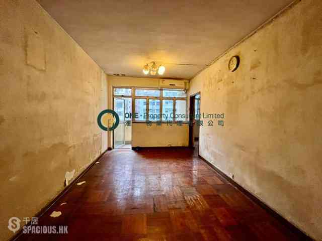 Mid Levels West - Hing Wah Mansions 02