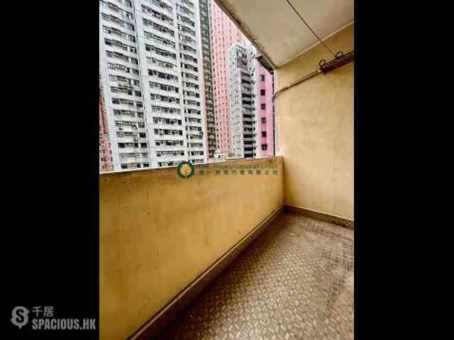 Mid Levels West - Hing Wah Mansions 03