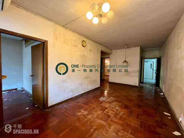 Mid Levels West - Hing Wah Mansions 04