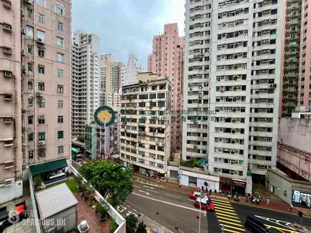 Mid Levels West - Hing Wah Mansions 12