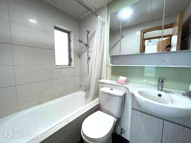 Tung Chung - Coastal Skyline Phase 1 Block 6 08