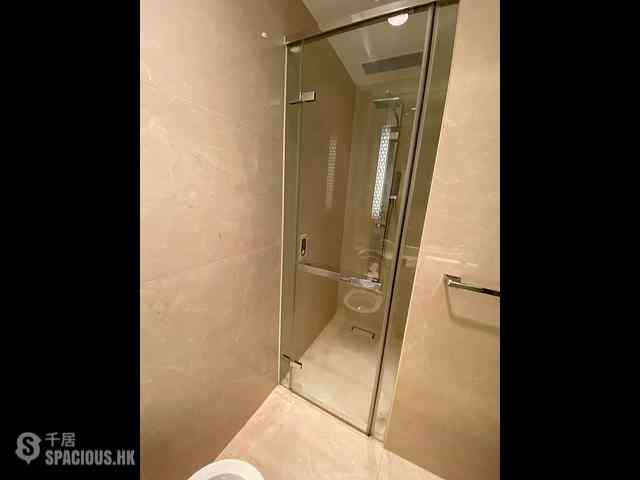 Wan Chai - The Avenue Phase 2 Block 2 07