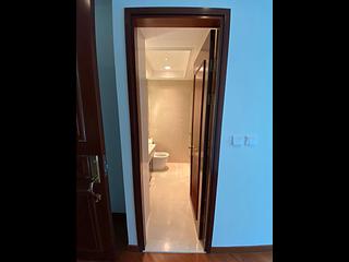 Wan Chai - The Avenue Phase 2 Block 2 08
