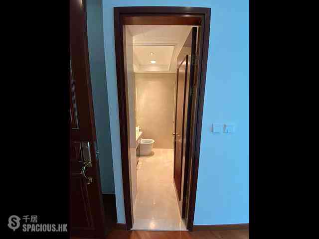 Wan Chai - The Avenue Phase 2 Block 2 08
