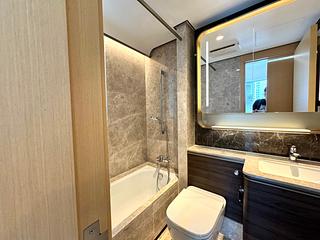 Wong Chuk Hang - The Southside Phase 2 La Marina Tower 2B 07