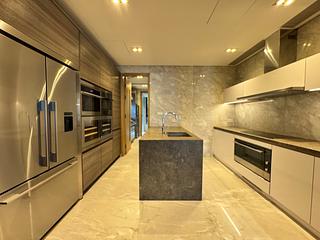 The Peak - 7-15 Mount Kellett Road 03