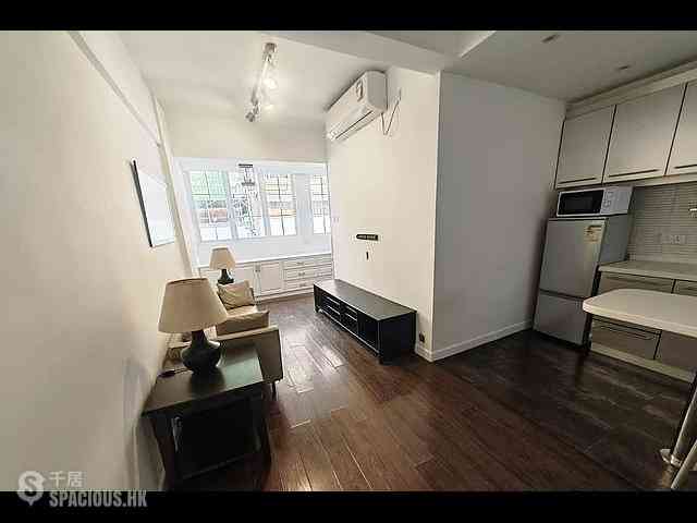 Poho - 170-172, Hollywood Road 01