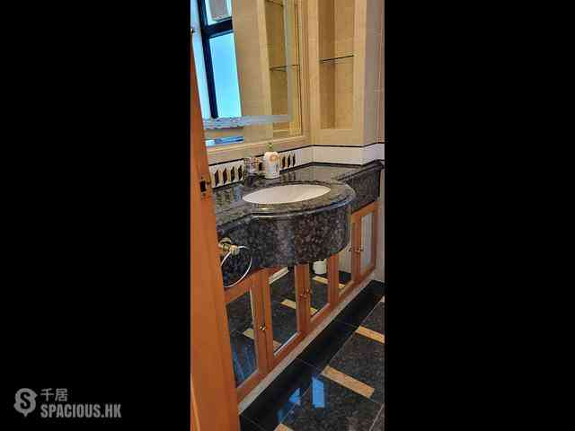 Fortress Hill - Le Sommet Block 2 05
