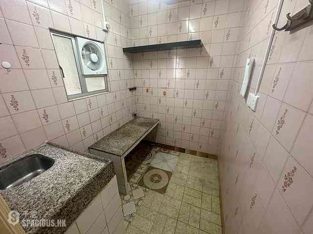 Kennedy Town - Luen Wai Apartment 07