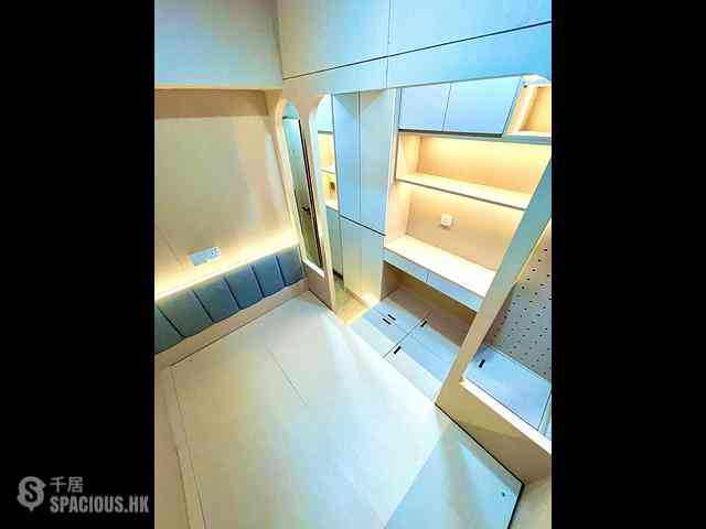 North Point - Metropole Building 02
