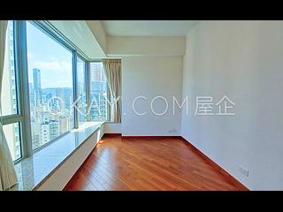 Wan Chai - The Avenue Phase 2 Block 2 06