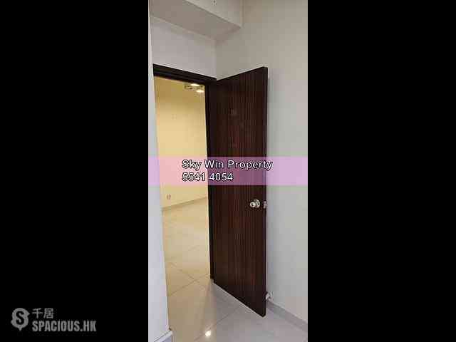 Prince Edward - Tung Shing Building 01