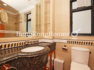 Fortress Hill - Le Sommet 15