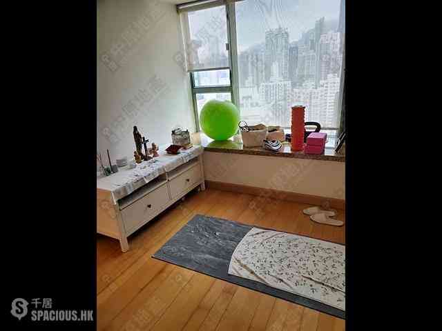 Sheung Wan - Queen's Terrace Block 1 03