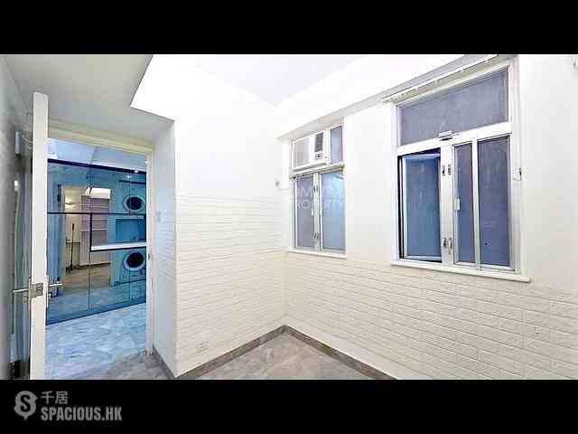 Wan Chai - Chong Hing Building 10