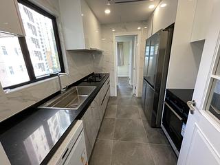 Mid Levels East - Bowen Place 07