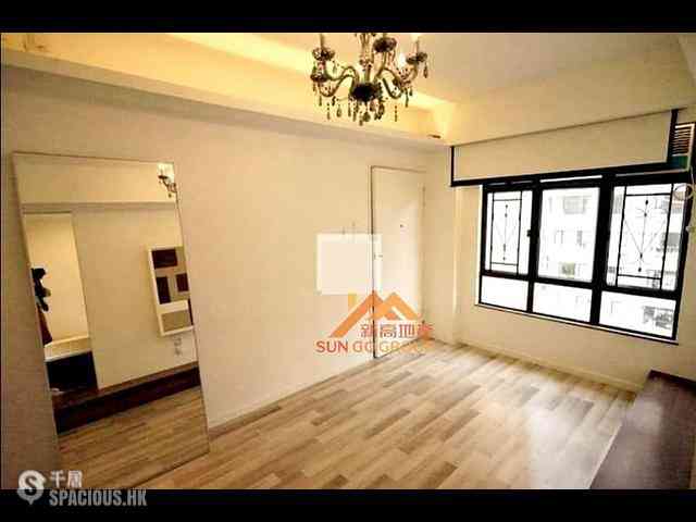 Mid Levels Central - Good View Court 03
