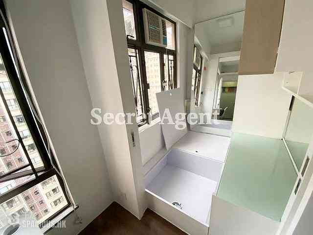 Mid Levels Central - Good View Court 09