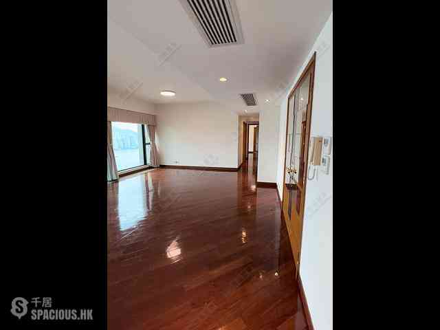 West Kowloon - The Arch Sky Tower (Block 1) 10