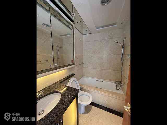 West Kowloon - The Arch Sky Tower (Block 1) 16