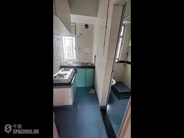 Shau Kei Wan - Ho King Building 02