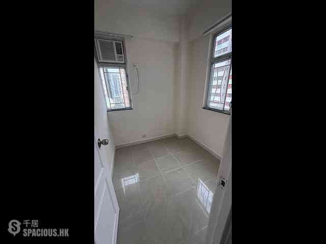 Shau Kei Wan - Ho King Building 05