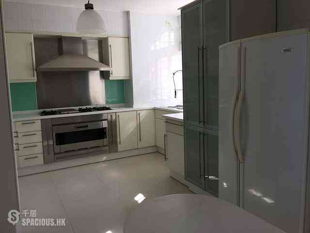 Chung Hom Kok - Cape Court 05