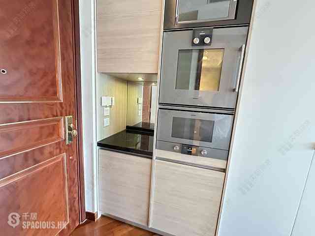 Wan Chai - The Avenue Phase 2 11