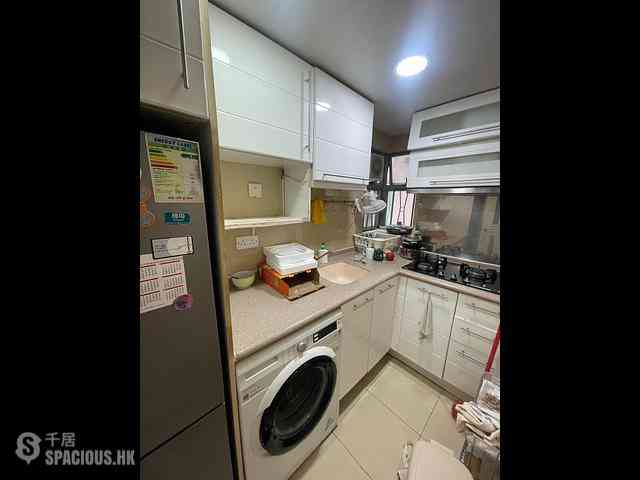 Sheung Wan - Queen's Terrace Block 1 07