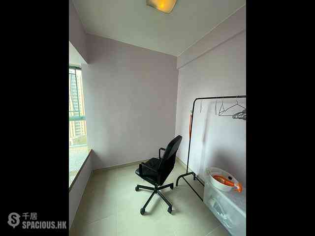 Sheung Wan - Queen's Terrace Block 2 04