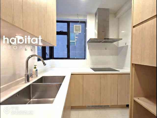 Mid Levels Central - Elegant Terrace 02