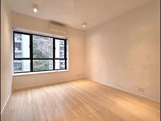 Mid Levels Central - Elegant Terrace 04