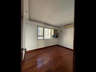 Pok Fu Lam - Baguio Villa Block 18 08