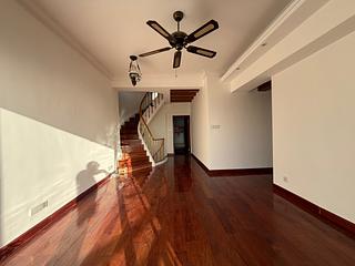 Pok Fu Lam - Baguio Villa Block 18 18