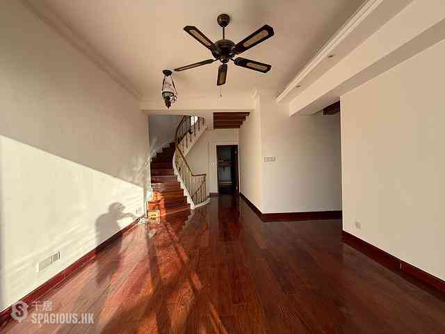 Pok Fu Lam - Baguio Villa Block 18 18