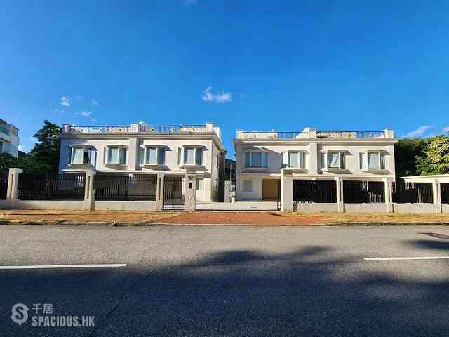 Chung Hom Kok - Magnolia (The Crown Villas) 01