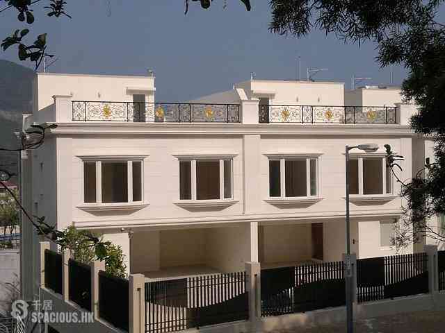 Chung Hom Kok - Magnolia (The Crown Villas) 02