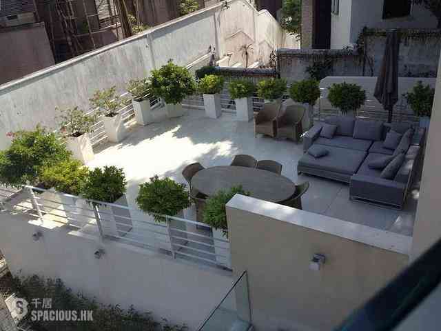 Chung Hom Kok - Magnolia (The Crown Villas) 03