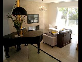 Chung Hom Kok - Magnolia (The Crown Villas) 11