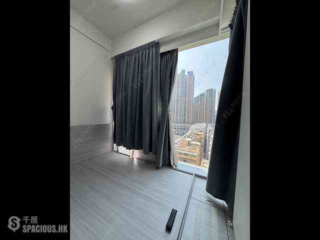 Tai Kok Tsui - L・Living 23 02