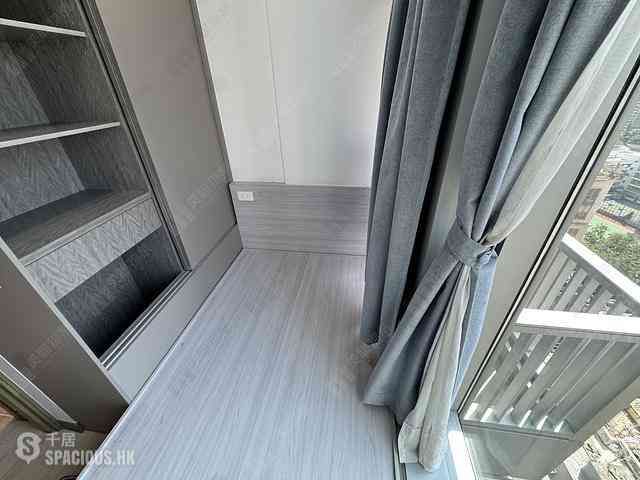 Tai Kok Tsui - L・Living 23 04