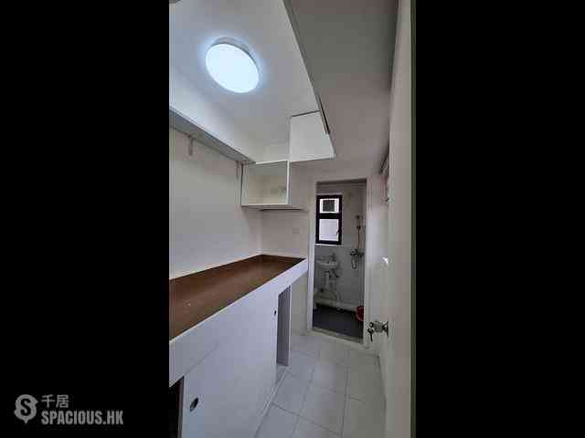 Tai Wai - Parc Royale Block 11 07