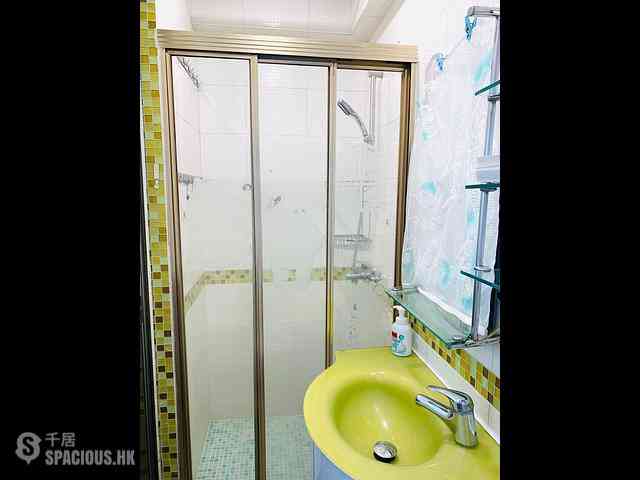 Sai Ying Pun - Kwan Yick Building 03