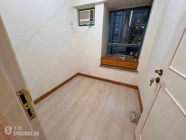 Sheung Wan - Queen's Terrace Block 3 03