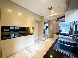 Mid Levels Central - Yukon Court 27