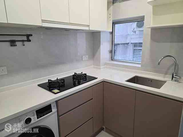 Sai Ying Pun - 1C, High Street 04