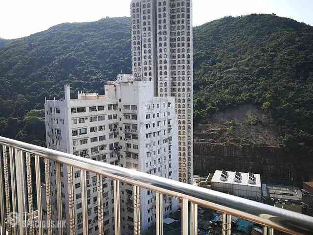 Quarry Bay - Dragon View House 01