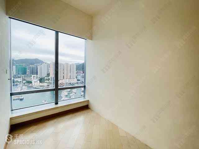 Ap Lei Chau - Larvotto Block 7 03